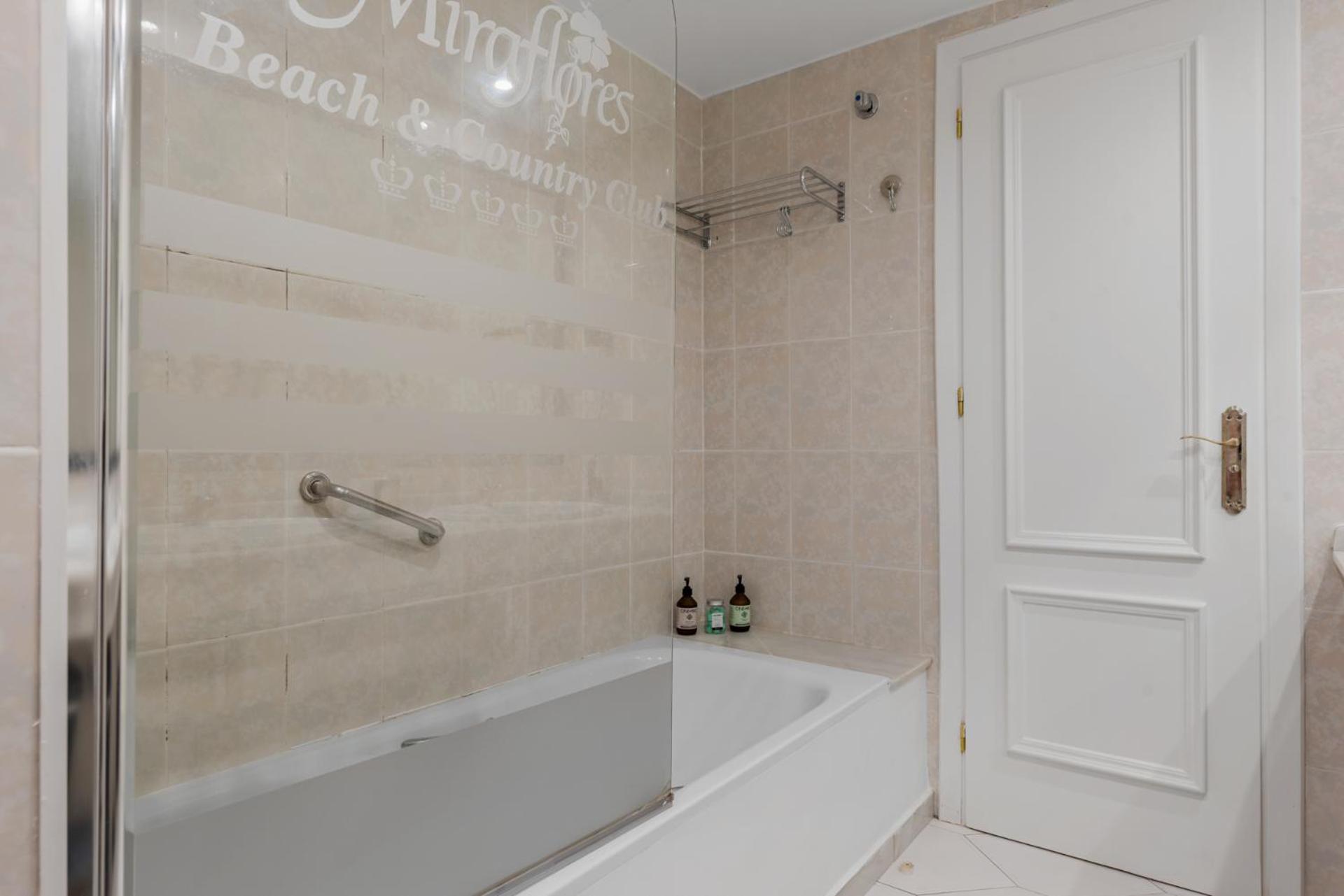 Miraflores Apartments By The Beach Costa Del Sol Sitio de Calahonda Bagian luar foto