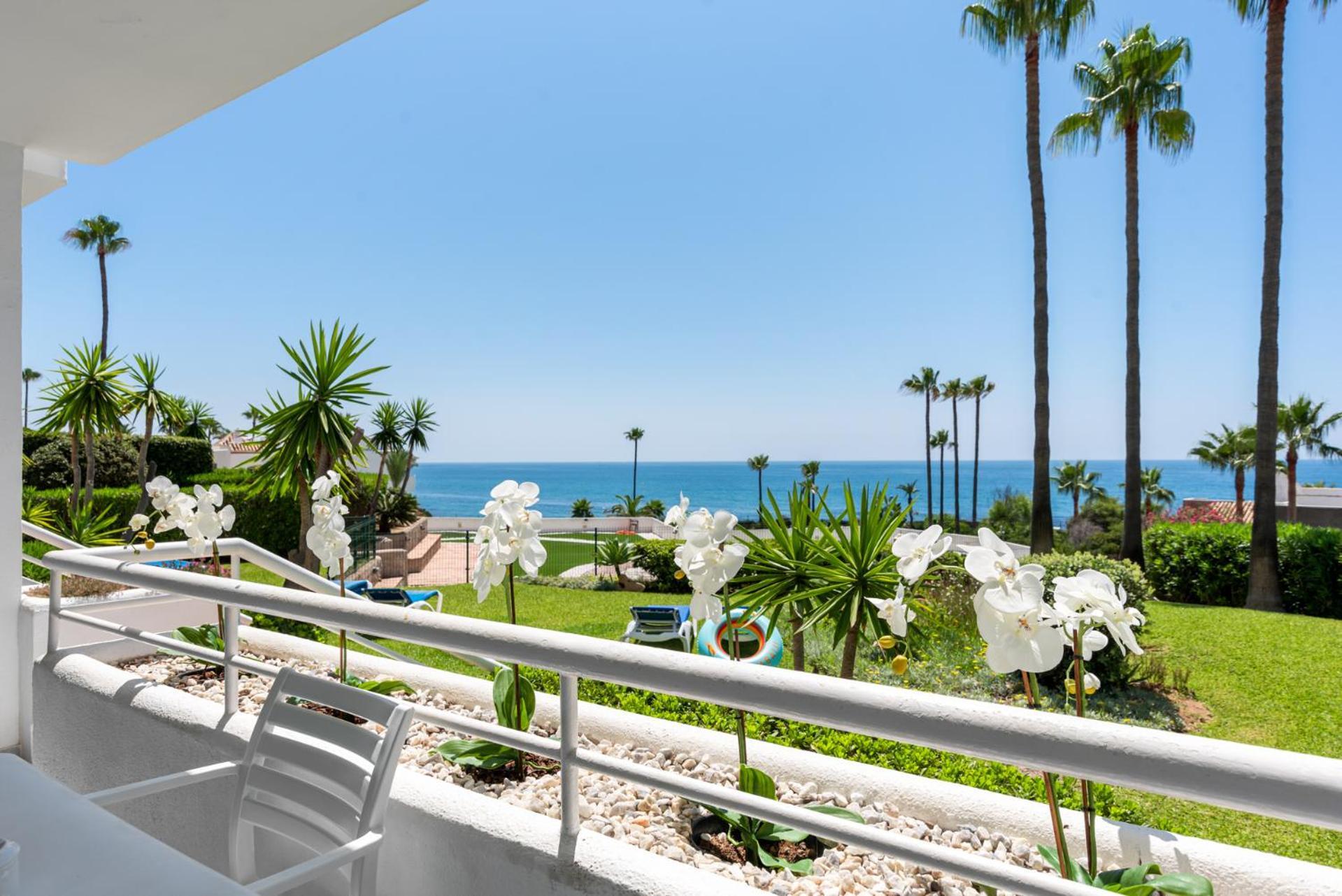 Miraflores Apartments By The Beach Costa Del Sol Sitio de Calahonda Bagian luar foto